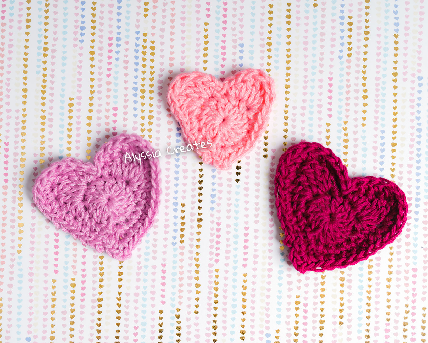 Crochet heart applique by Alyssia Creates